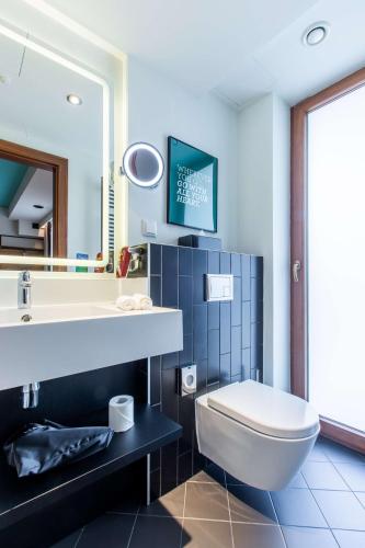 Salle de bain, Park Inn by Radisson Poznan in Poznań Salle de bain, Park Inn by Radisson Poznan in Poznań