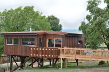 This photo about Cabane dans les arbres / Swin-golf de Cremin shared on HyHotel.com