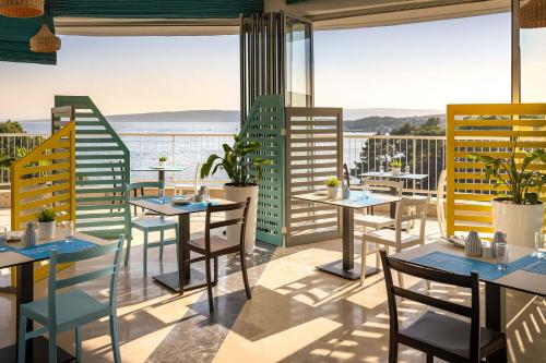 balkon/terras, Koralj Sunny Hotel by Valamar in Krk Island balkon/terras, Koralj Sunny Hotel by Valamar in Krk Island