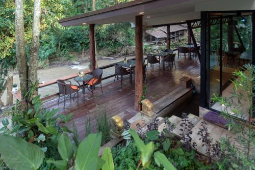 Restaurant, Tawan Riverside in Doi Inthanon Restaurant, Tawan Riverside in Doi Inthanon