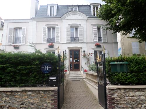 Entrance, Hotel Marie Louise in Enghien-les-Bains Entrance, Hotel Marie Louise in Enghien-les-Bains