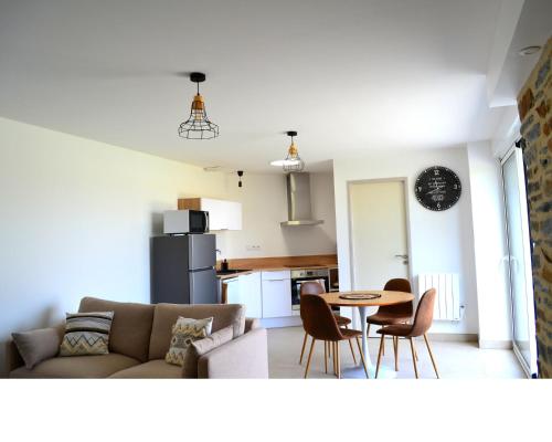 Le cottage Saint Vincent-centre ville-wifi-parking- Apparthotellagacilly in La Gacilly Le cottage Saint Vincent-centre ville-wifi-parking- Apparthotellagacilly in La Gacilly