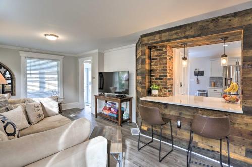 Pet-Friendly Home - half Mi to Downtown Willoughby! in Willoughby Pet-Friendly Home - half Mi to Downtown Willoughby! in Willoughby