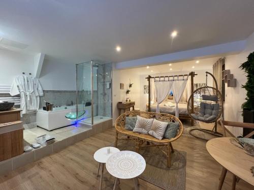 Bathroom, PARENTHESE LOVE - Bali Mon Amour Suite Balneo SPA Proche Orly-Paris in La Ville-du-Bois Bathroom, PARENTHESE LOVE - Bali Mon Amour Suite Balneo SPA Proche Orly-Paris in La Ville-du-Bois
