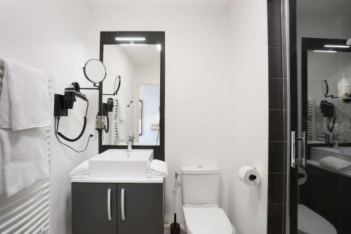 Bathroom, Odalys City Toulouse Centre Compans Caffarelli in Toulouse Bathroom, Odalys City Toulouse Centre Compans Caffarelli in Toulouse
