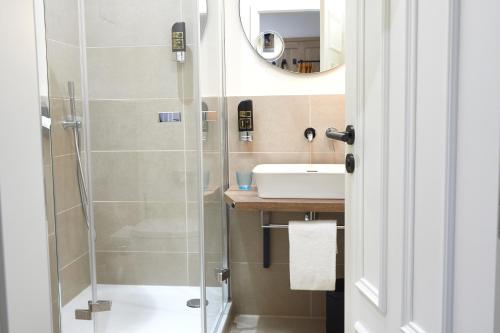 Bathroom, Landhotel Gelber Lowe in Ammerndorf Bathroom, Landhotel Gelber Lowe in Ammerndorf