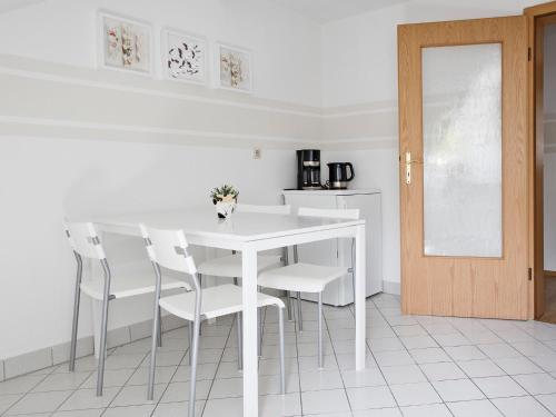 This photo about City Park Apartments - #1-8 - Stilvolle Apartments zentrumsnah shared on HyHotel.com