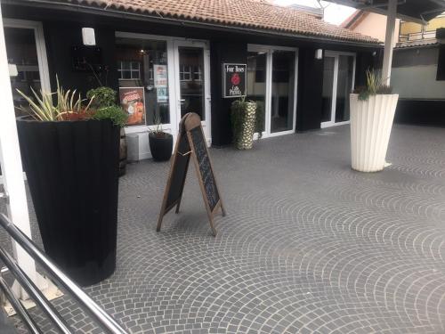 Four Roses in Blato Four Roses in Blato