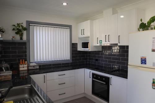Lakeside Residence in Raymond Terrace Lakeside Residence in Raymond Terrace