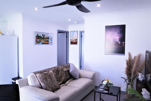 Lakeside Residence in Raymond Terrace Lakeside Residence in Raymond Terrace