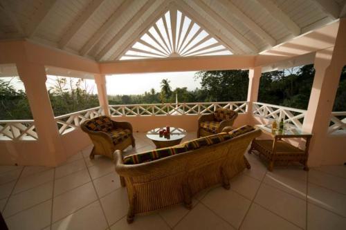 Balcony/terrace, Tobago Hibiscus Golf Villas & Appartments in Bethel Balcony/terrace, Tobago Hibiscus Golf Villas & Appartments in Bethel