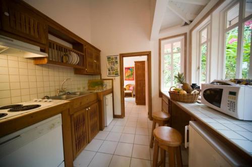 Kitchen, Tobago Hibiscus Golf Villas & Appartments in Bethel Kitchen, Tobago Hibiscus Golf Villas & Appartments in Bethel