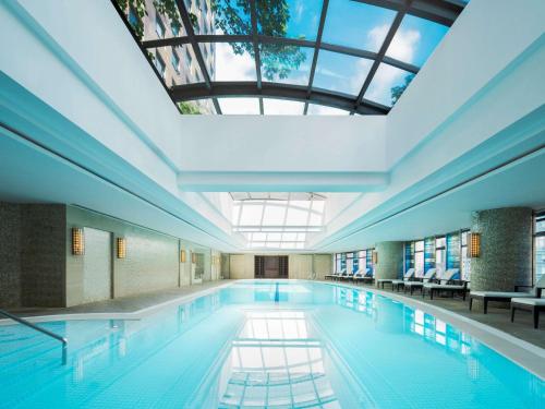 Attractions, Swissotel Grand Shanghai in Jing'an and SHA Railway Station Attractions, Swissotel Grand Shanghai in Jing'an and SHA Railway Station