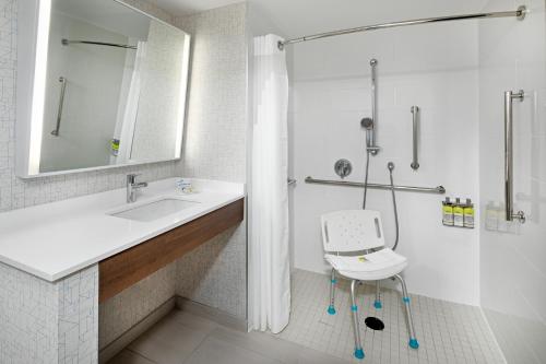 Holiday Inn Express Hotel & Suites Halifax Airport in هاليفاكس Holiday Inn Express Hotel & Suites Halifax Airport in هاليفاكس