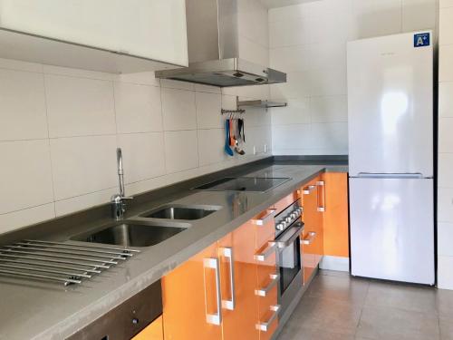 Konyha, Luminoso Apartamento a 10 minutos de Granada con Piscina in Alhendin Konyha, Luminoso Apartamento a 10 minutos de Granada con Piscina in Alhendin