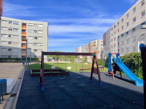 Játszótér, Luminoso Apartamento a 10 minutos de Granada con Piscina in Alhendin Játszótér, Luminoso Apartamento a 10 minutos de Granada con Piscina in Alhendin