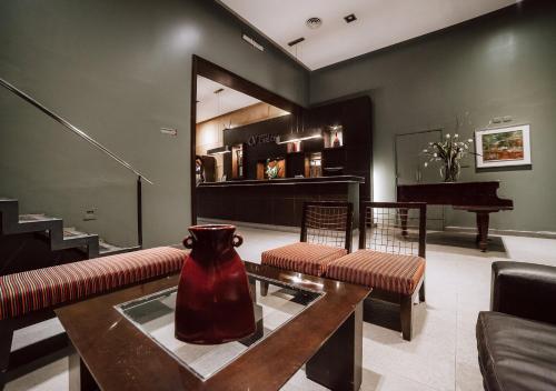 Лоби, Hotel Carlos V in Тукуман Лоби, Hotel Carlos V in Тукуман