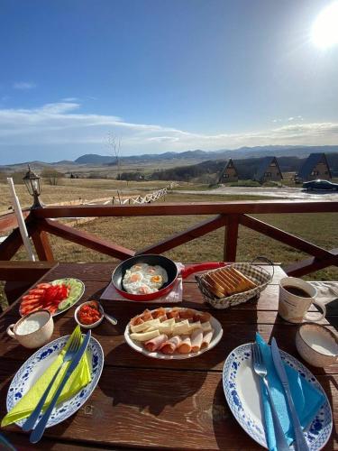 Etno selo Smrčevo brdo (Etno selo Smrcevo brdo) in Pošćenski Kraj Etno selo Smrčevo brdo (Etno selo Smrcevo brdo) in Pošćenski Kraj