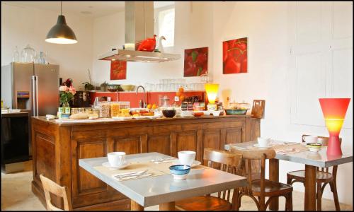 Ресторан, La Maison Rouge d'Uzes in Узе Ресторан, La Maison Rouge d'Uzes in Узе