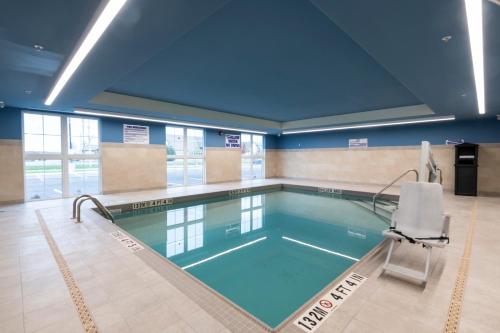 凱富套房酒店 (Comfort Inn & Suites) in 卡爾頓 凱富套房酒店 (Comfort Inn & Suites) in 卡爾頓