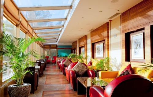 Пъб/Фоайе, Park Inn by Radisson Al Khobar in Ал-Кобар Пъб/Фоайе, Park Inn by Radisson Al Khobar in Ал-Кобар