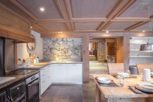 Kitchen, Paccard Locations Chamonix in La Frasse Kitchen, Paccard Locations Chamonix in La Frasse