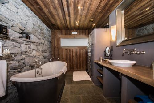 Bathroom, Paccard Locations Chamonix in La Frasse Bathroom, Paccard Locations Chamonix in La Frasse