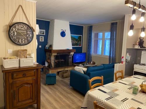 Shared lounge/TV area, Maison renovee en plein cœur des Cevennes in Le Pont-de-Montvert Shared lounge/TV area, Maison renovee en plein cœur des Cevennes in Le Pont-de-Montvert