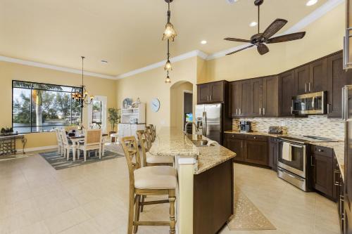 STUNNING Waterfront Villa with Infinity Pool, Spa, Preserve Views Casa del Sol - Roelens in Matlacha (FL) STUNNING Waterfront Villa with Infinity Pool, Spa, Preserve Views Casa del Sol - Roelens in Matlacha (FL)