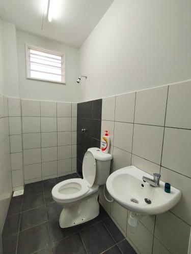 Bathroom, Zaara Homestay Krubong Alor Gajah Ayer Keroh Melaka in Durian Tunggal Bathroom, Zaara Homestay Krubong Alor Gajah Ayer Keroh Melaka in Durian Tunggal