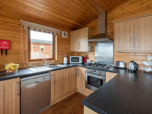 Chalet Loch Leven Lodge 12 by Interhome in Kinross Chalet Loch Leven Lodge 12 by Interhome in Kinross