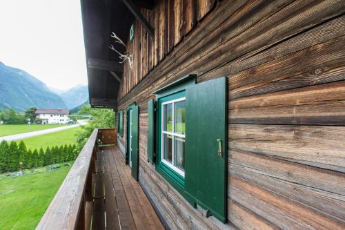 Bejárat, Forest Chalet, secluded location, 1,000 sqm garden, mountainview, panorama sauna, whirlpool, BBQ&bik in Golling an der Salzach Bejárat, Forest Chalet, secluded location, 1,000 sqm garden, mountainview, panorama sauna, whirlpool, BBQ&bik in Golling an der Salzach