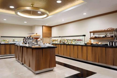Eten en drinken, Ramada by Wyndham Elazig in Elazig Eten en drinken, Ramada by Wyndham Elazig in Elazig