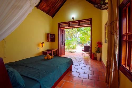 Kiki Coconut Beach Resort near Ham Ninh Pier Kiki Coconut Beach Resort near Ham Ninh Pier