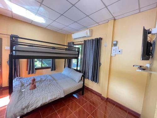 Rain Tree Cafe & Homestay in Uthai Thani Rain Tree Cafe & Homestay in Uthai Thani