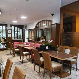레스토랑, Hôtel La Charbonnade (Hotel La Charbonnade) in 두드란게 레스토랑, Hôtel La Charbonnade (Hotel La Charbonnade) in 두드란게