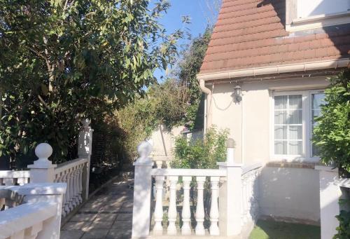 Balcony/terrace, 秋天的故事 in Gagny Balcony/terrace, 秋天的故事 in Gagny