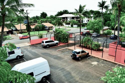Coconut Grove Holiday Apartments in Darwin Coconut Grove Holiday Apartments in Darwin