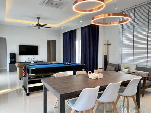 차암 골프의 빌라 (170m², 침실 3개, 프라이빗 욕실 2개) (A Day-Away Pool Villa , Huahin Cha-am) in 차암 골프 차암 골프의 빌라 (170m², 침실 3개, 프라이빗 욕실 2개) (A Day-Away Pool Villa , Huahin Cha-am) in 차암 골프