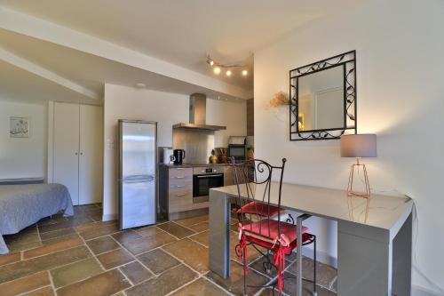 Les Arcades in Villecroze Les Arcades in Villecroze