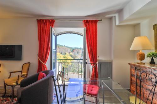 Les Arcades in Villecroze Les Arcades in Villecroze