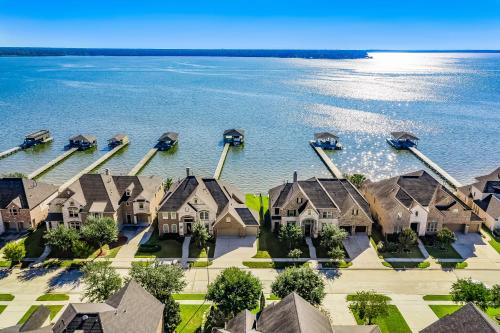Lakeside Oasis in Atascocita Lakeside Oasis in Atascocita