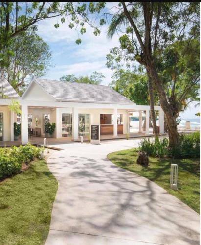Exterior view, Chic Luxury Condo At Los Altos Casa De Campo in La Romana Exterior view, Chic Luxury Condo At Los Altos Casa De Campo in La Romana