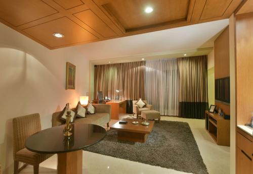 Guestroom, Radisson Blu Dhaka Water Garden in Dhaka Guestroom, Radisson Blu Dhaka Water Garden in Dhaka