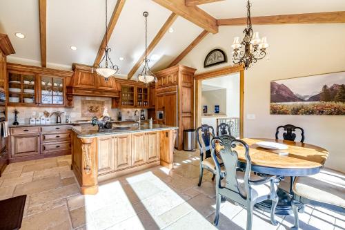 Alpine Luxury in Zephyr Cove (NV) Alpine Luxury in Zephyr Cove (NV)