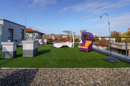 ЛУКСОЗНА ТРИЕТАЖНА КЪЩА в центъра на Приморско in Пріморско ЛУКСОЗНА ТРИЕТАЖНА КЪЩА в центъра на Приморско in Пріморско