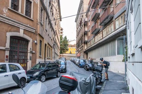 80m² 1 spavaća soba, 1 privatna kupaonica Apartman u Centar grada Trsta
(Pregiata camera con bagno privato - Blu di Persia) in Trieste 80m² 1 spavaća soba, 1 privatna kupaonica Apartman u Centar grada Trsta
(Pregiata camera con bagno privato - Blu di Persia) in Trieste