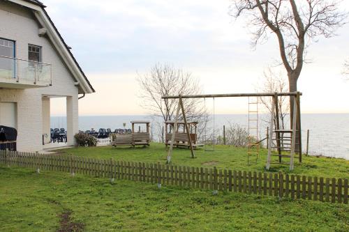 Детска площадка, Waldpavillon in Фермарн Детска площадка, Waldpavillon in Фермарн