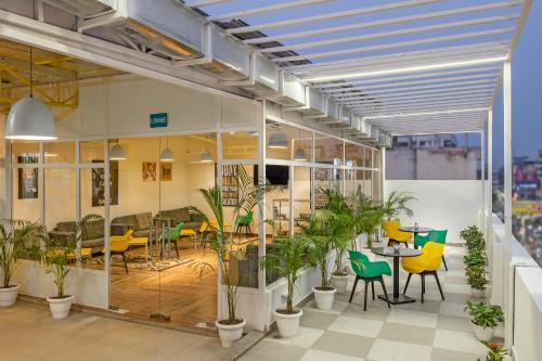 Ресторант, Bedzzz Varanasi by Leisure Hotels, 1 Km from Dashwasamedh Ghat in Варанаси Ресторант, Bedzzz Varanasi by Leisure Hotels, 1 Km from Dashwasamedh Ghat in Варанаси