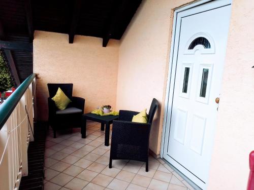 Erkély/terasz, Haus Heidrun in Dolgesheim Erkély/terasz, Haus Heidrun in Dolgesheim